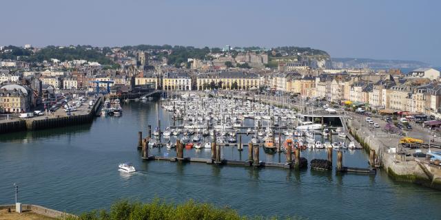 ville et port de plaisance de Dieppe (76) sur la côte d'albâtre et dans le pays de Caux
vus du panorama de Notre-Dame-de-Bonsecours