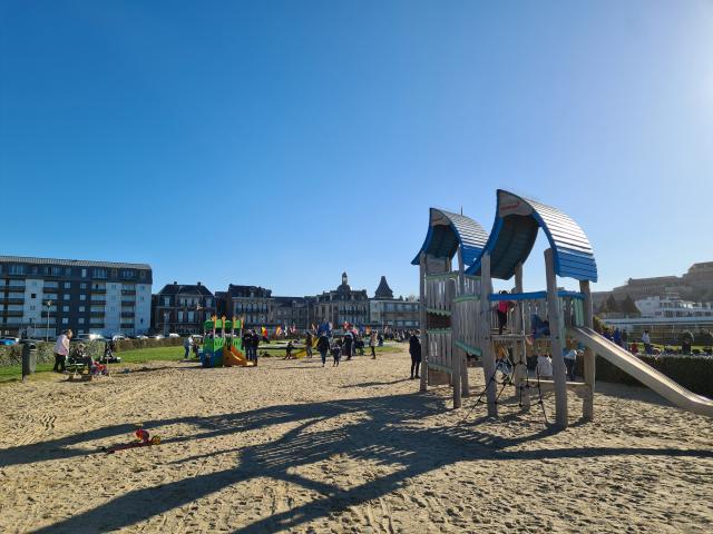 Aire de jeux pour les enfants sur la plage de Dieppe.