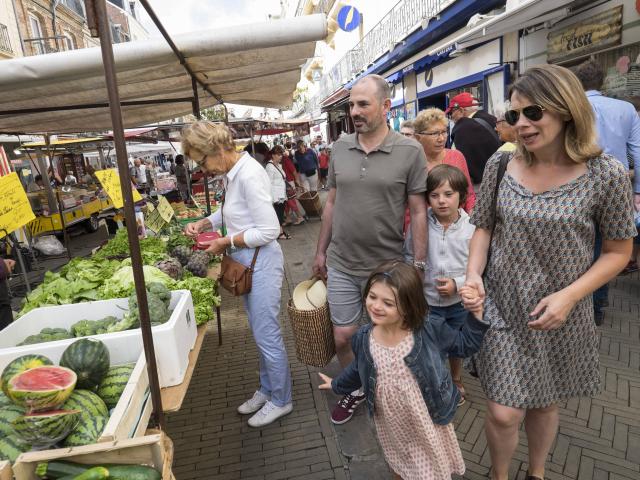 Dieppe (76) sur la côte d'albâtre et dans le pays de Caux marché du samedi