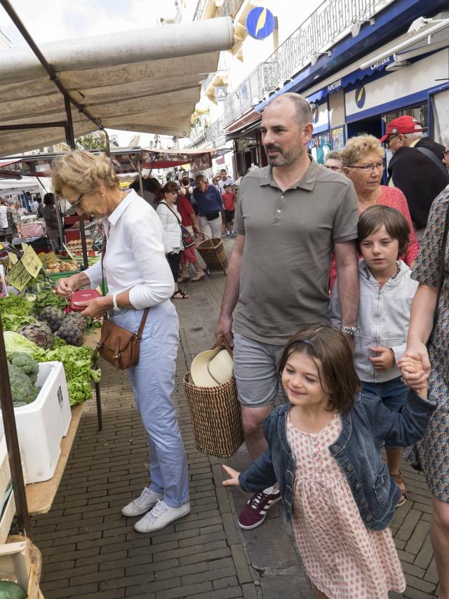 Dieppe (76) sur la côte d'albâtre et dans le pays de Caux marché du samedi