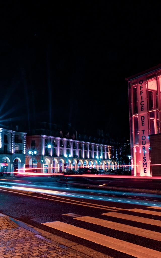 Office de Tourisme de nuit en période de Noël