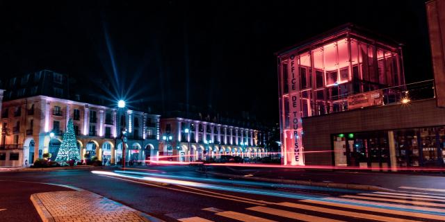 Office de Tourisme de nuit en période de Noël