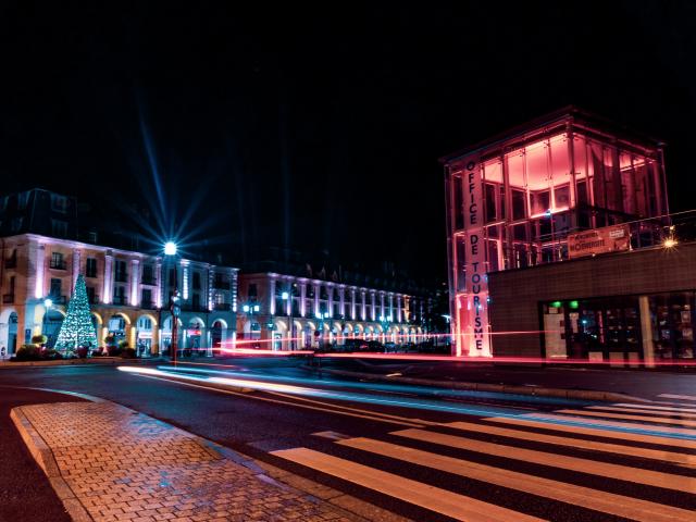 Office de Tourisme de nuit en période de Noël