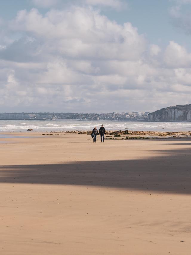 Deux personnes sur la plage Varengeville-sur-Mer