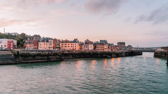 Vue sur le port, le quartier du Pollet et le pont Colbert