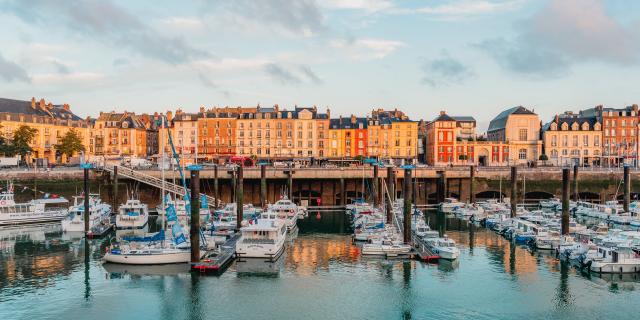 Vue sur le quai Henri IV et sur le port de Plaisance de Dieppe