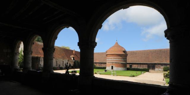 Vue sur le colombier du Manoir d'Ango depuis la loggia