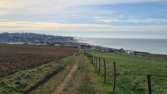 Panorama depuis le GR21 à Sainte-Marguerite-sur-Mer, vue sur la mer et les falaises