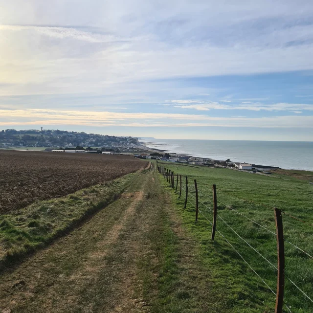 Panorama depuis le GR21 à Sainte-Marguerite-sur-Mer, vue sur la mer et les falaises