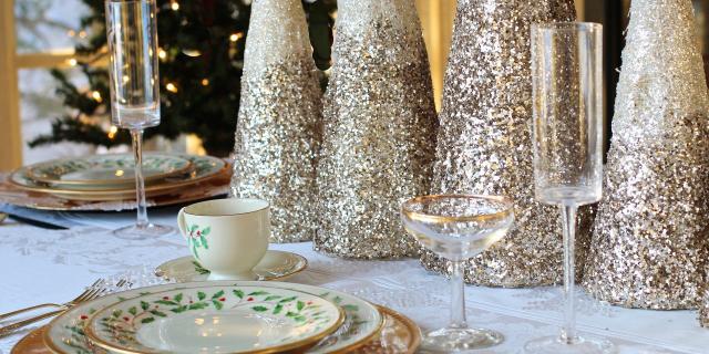 Table de Noël avec décorations