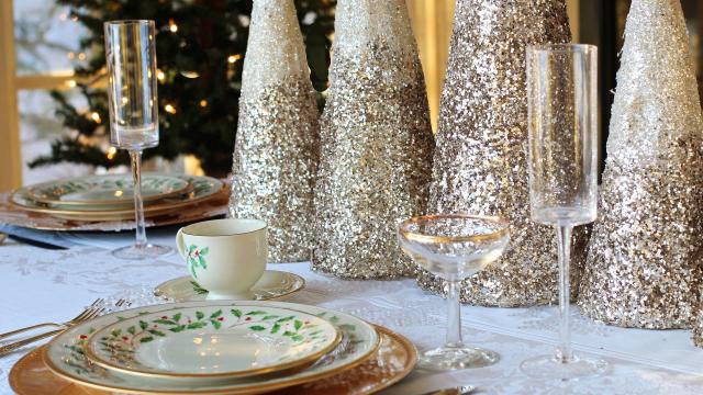 Table de Noël avec décorations