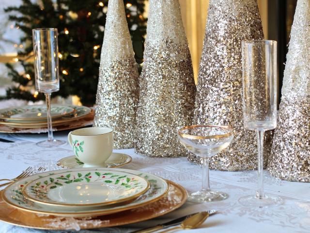 Table de Noël avec décorations